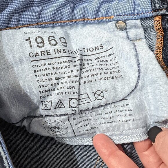 GAP Curvy Jeans Dark Wash - Picture 3 of 4